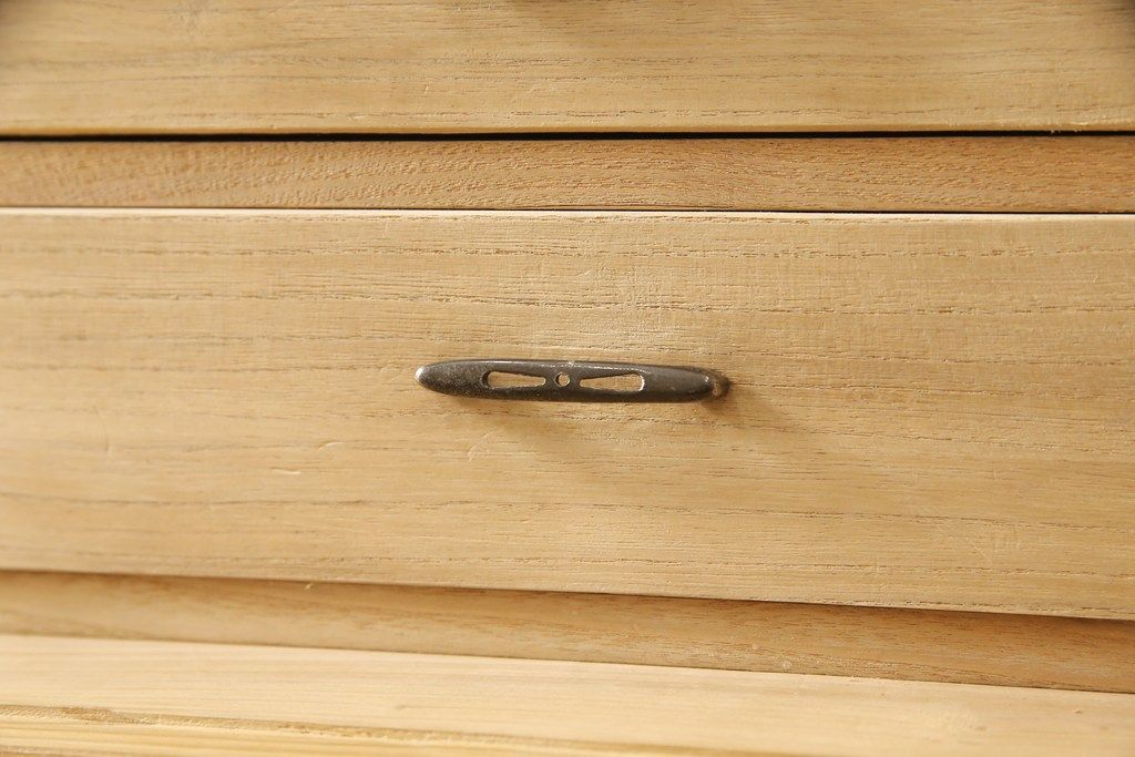 3段重ね桐箪笥を2段重ねにリメイク!高品質リペアを施し、木地色仕上げでナチュラルに。