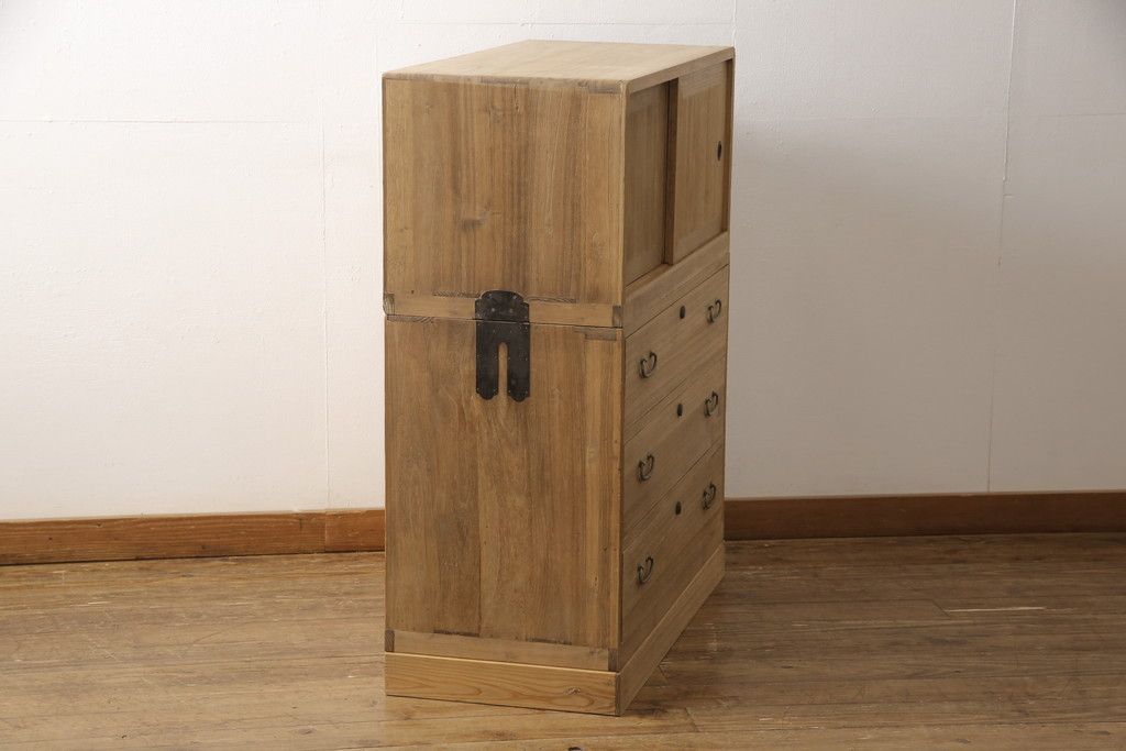 3段重ね桐箪笥を2段重ねにリメイク!高品質リペアを施し、木地色仕上げでナチュラルに。