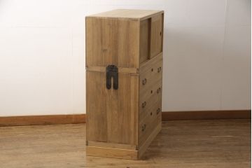 3段重ね桐箪笥を2段重ねにリメイク!高品質リペアを施し、木地色仕上げでナチュラルに。