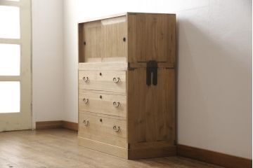 3段重ね桐箪笥を2段重ねにリメイク!高品質リペアを施し、木地色仕上げでナチュラルに。