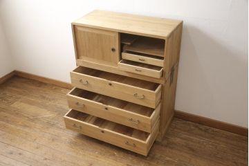 3段重ね桐箪笥を2段重ねにリメイク!高品質リペアを施し、木地色仕上げでナチュラルに。