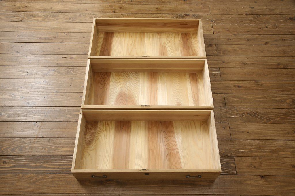 3段重ね桐箪笥を2段重ねにリメイク!高品質リペアを施し、木地色仕上げでナチュラルに。