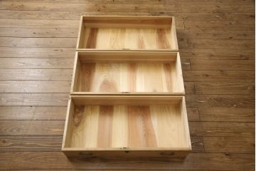 3段重ね桐箪笥を2段重ねにリメイク!高品質リペアを施し、木地色仕上げでナチュラルに。