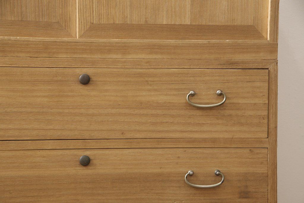 3段重ね桐箪笥を2段重ねにリメイク!高品質リペアを施し、木地色仕上げでナチュラルに。