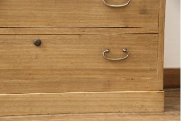 3段重ね桐箪笥を2段重ねにリメイク!高品質リペアを施し、木地色仕上げでナチュラルに。