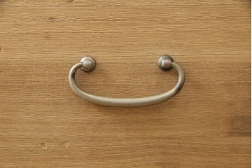 3段重ね桐箪笥を2段重ねにリメイク!高品質リペアを施し、木地色仕上げでナチュラルに。