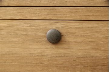 3段重ね桐箪笥を2段重ねにリメイク!高品質リペアを施し、木地色仕上げでナチュラルに。