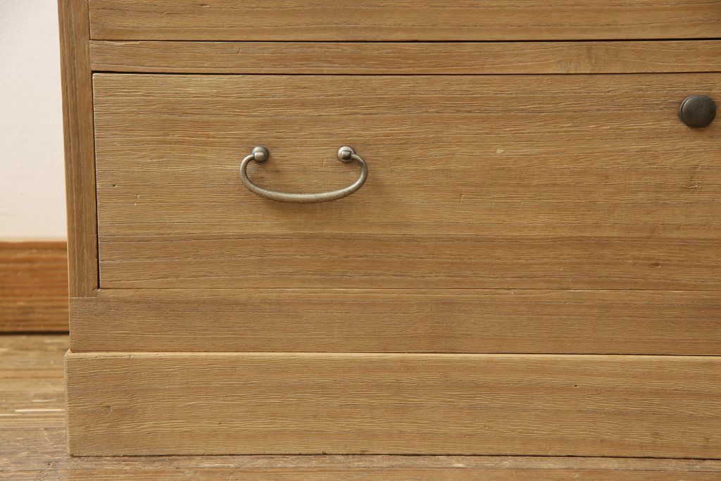 3段重ね桐箪笥を2段重ねにリメイク!高品質リペアを施し、木地色仕上げでナチュラルに。