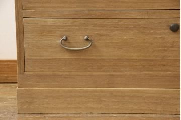 3段重ね桐箪笥を2段重ねにリメイク!高品質リペアを施し、木地色仕上げでナチュラルに。