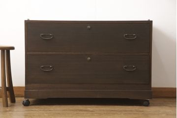 桐箪笥を綺麗に再生!高品質リペアを施し、キャスターを取り付け。チェス系に着色仕上げ。