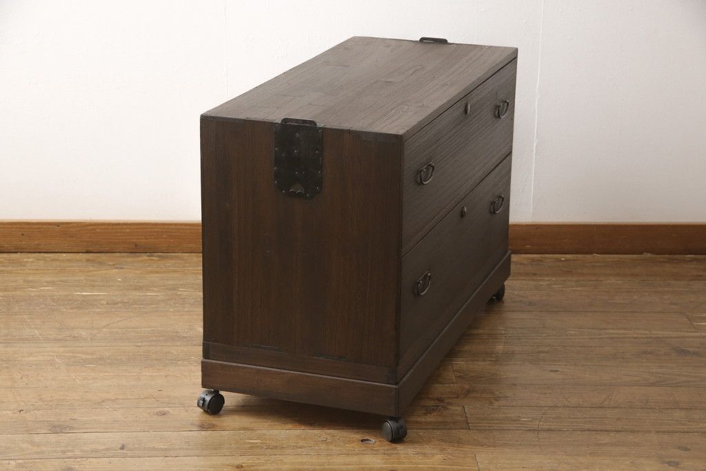 桐箪笥を綺麗に再生!高品質リペアを施し、キャスターを取り付け。チェス系に着色仕上げ。