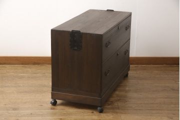 桐箪笥を綺麗に再生!高品質リペアを施し、キャスターを取り付け。チェス系に着色仕上げ。