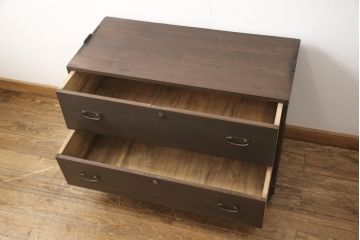 桐箪笥を綺麗に再生!高品質リペアを施し、キャスターを取り付け。チェス系に着色仕上げ。