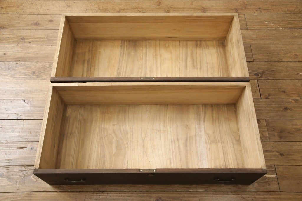 桐箪笥を綺麗に再生!高品質リペアを施し、キャスターを取り付け。チェス系に着色仕上げ。