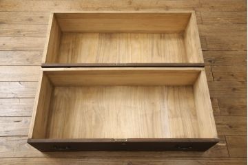 桐箪笥を綺麗に再生!高品質リペアを施し、キャスターを取り付け。チェス系に着色仕上げ。