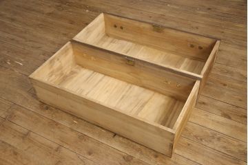 桐箪笥を綺麗に再生!高品質リペアを施し、キャスターを取り付け。チェス系に着色仕上げ。