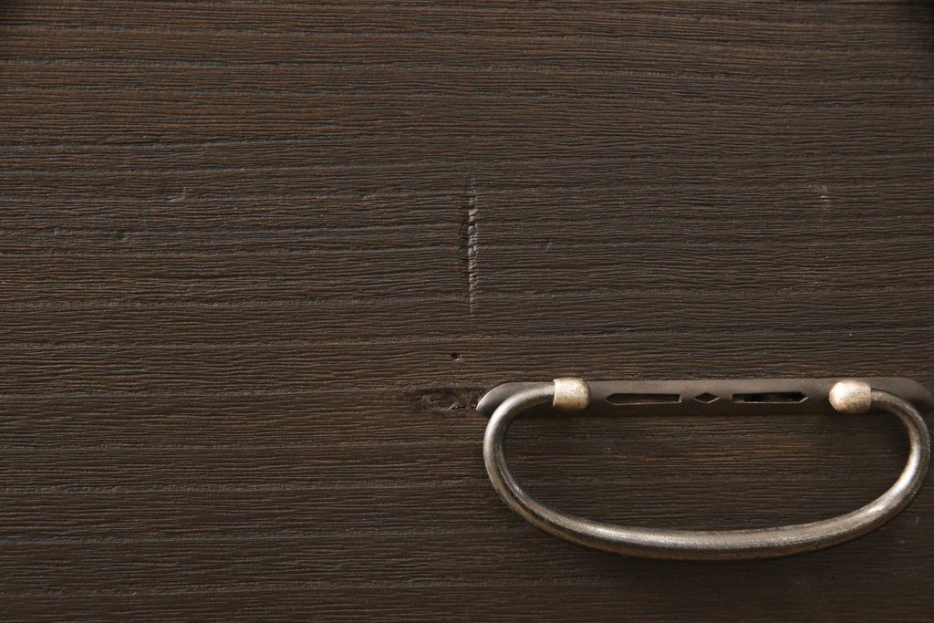 桐箪笥を綺麗に再生!高品質リペアを施し、キャスターを取り付け。チェス系に着色仕上げ。