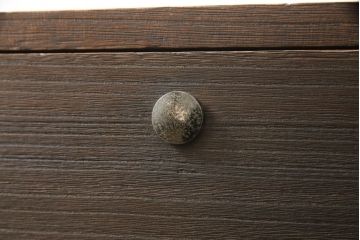 桐箪笥を綺麗に再生!高品質リペアを施し、キャスターを取り付け。チェス系に着色仕上げ。