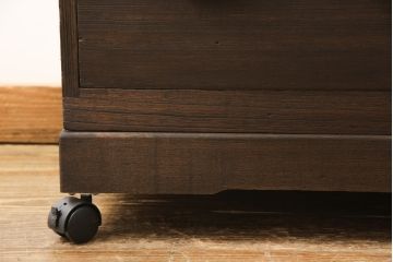 桐箪笥を綺麗に再生!高品質リペアを施し、キャスターを取り付け。チェス系に着色仕上げ。