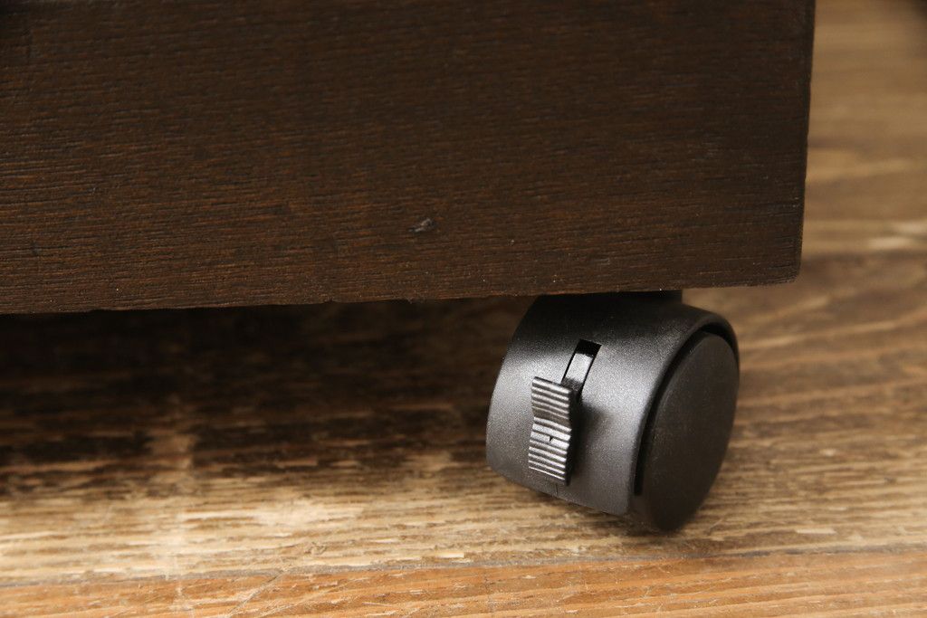 桐箪笥を綺麗に再生!高品質リペアを施し、キャスターを取り付け。チェス系に着色仕上げ。