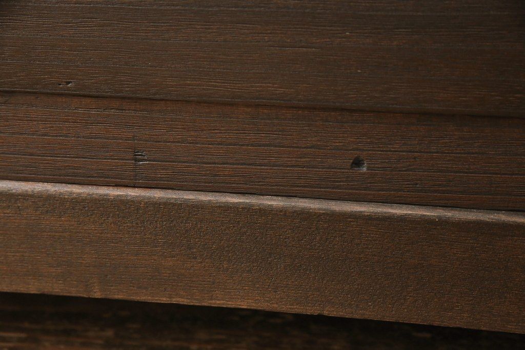 桐箪笥を綺麗に再生!高品質リペアを施し、キャスターを取り付け。チェス系に着色仕上げ。