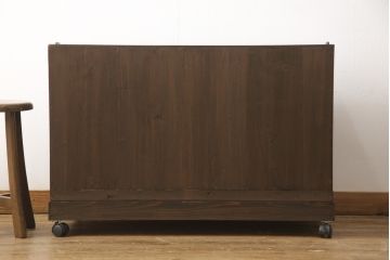 桐箪笥を綺麗に再生!高品質リペアを施し、キャスターを取り付け。チェス系に着色仕上げ。