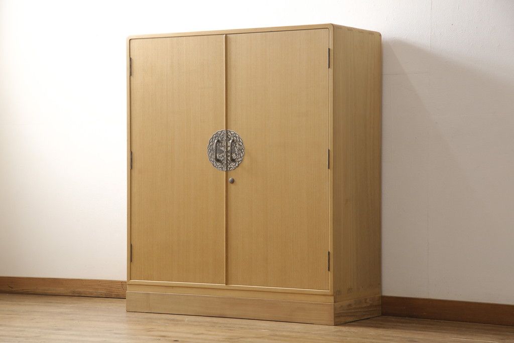 桐箪笥を綺麗に再生!高品質リペアを施し、木地色仕上げでナチュラルに。