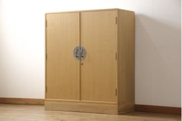 桐箪笥を綺麗に再生!高品質リペアを施し、木地色仕上げでナチュラルに。