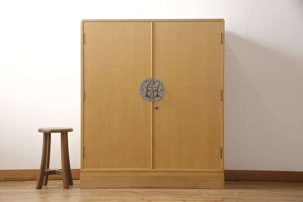 桐箪笥を綺麗に再生!高品質リペアを施し、木地色仕上げでナチュラルに。