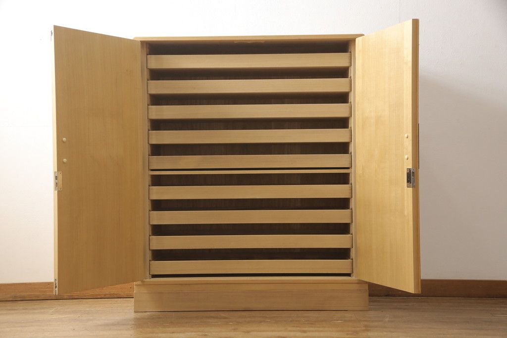 桐箪笥を綺麗に再生!高品質リペアを施し、木地色仕上げでナチュラルに。