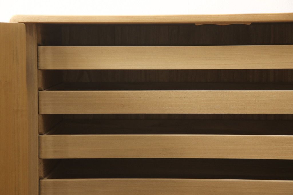 桐箪笥を綺麗に再生!高品質リペアを施し、木地色仕上げでナチュラルに。