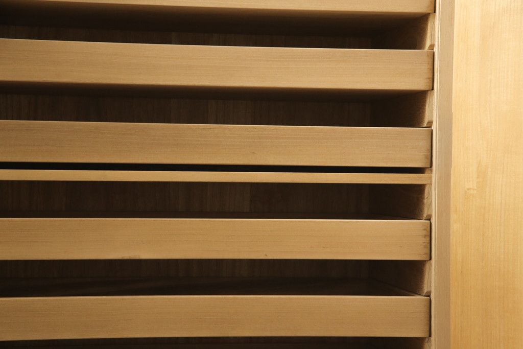 桐箪笥を綺麗に再生!高品質リペアを施し、木地色仕上げでナチュラルに。