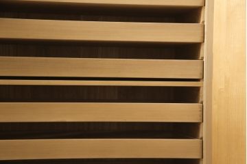 桐箪笥を綺麗に再生!高品質リペアを施し、木地色仕上げでナチュラルに。