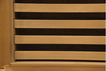 桐箪笥を綺麗に再生!高品質リペアを施し、木地色仕上げでナチュラルに。