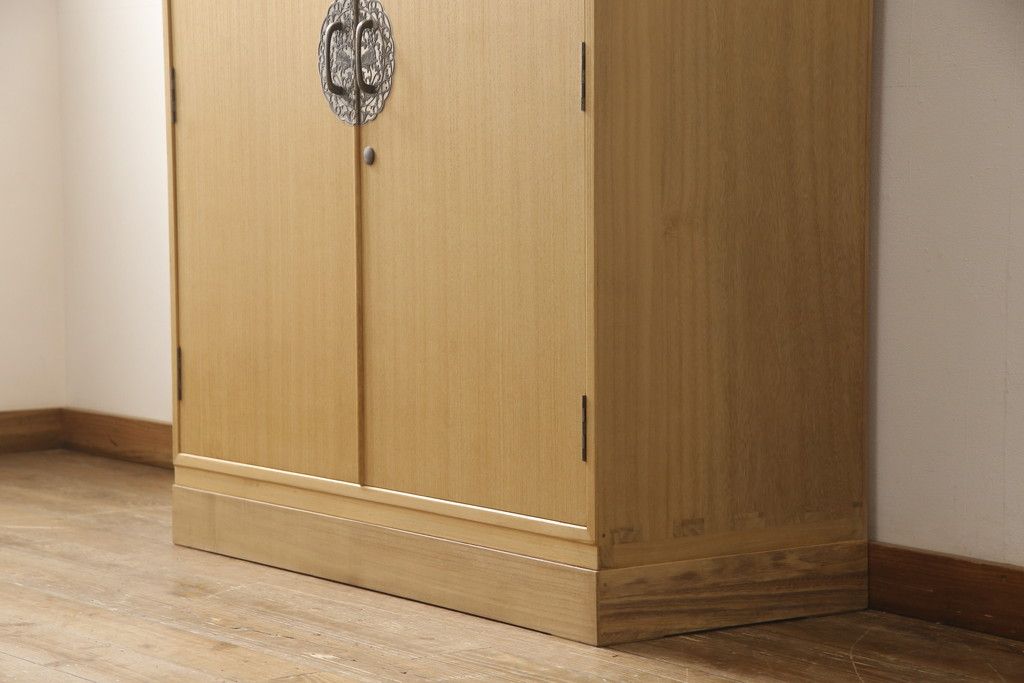 桐箪笥を綺麗に再生!高品質リペアを施し、木地色仕上げでナチュラルに。