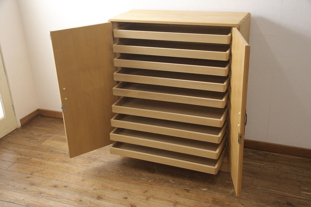 桐箪笥を綺麗に再生!高品質リペアを施し、木地色仕上げでナチュラルに。