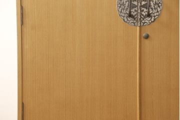 桐箪笥を綺麗に再生!高品質リペアを施し、木地色仕上げでナチュラルに。