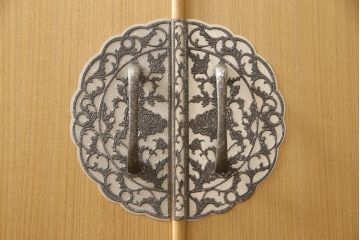 桐箪笥を綺麗に再生!高品質リペアを施し、木地色仕上げでナチュラルに。