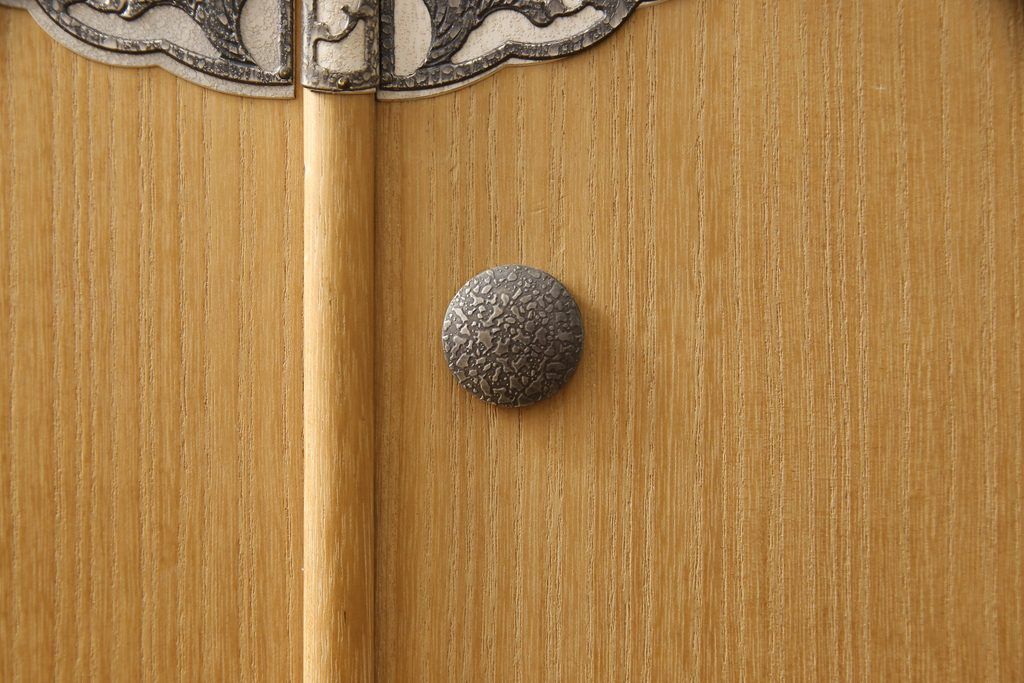 桐箪笥を綺麗に再生!高品質リペアを施し、木地色仕上げでナチュラルに。