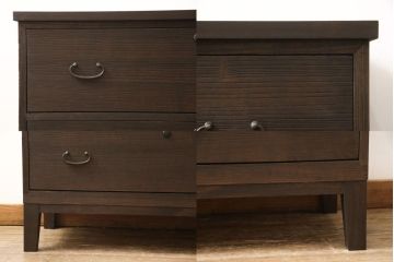 3段重ね桐箪笥を3つのローボードへリメイク!上段は引き戸を組子ガラスに変更。明るめの茶色に着色仕上げ。中段は取っ手を交換し、ダークグリーン、スモーキーイエローのツートーンペイント。下段はフラップダウン式扉に加工し、濃いめの茶色に着色仕上げ。中下段には天板を取り付け、3点全て脚の取り付け。