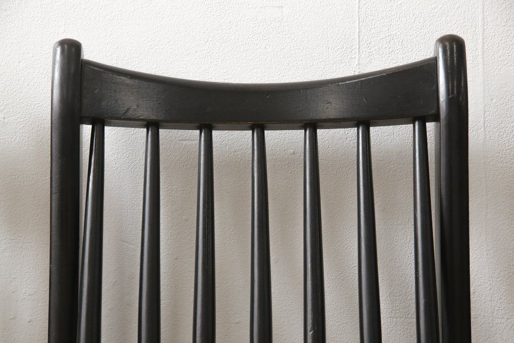 チェアの座面を張り替えてリメイク!高品質リペアを施し、座面をお好みの生地に張り替え。木部は現状の色味に仕上げ。