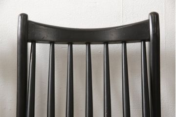 チェアの座面を張り替えてリメイク!高品質リペアを施し、座面をお好みの生地に張り替え。木部は現状の色味に仕上げ。