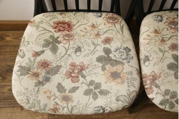 チェアの座面を張り替えてリメイク!高品質リペアを施し、座面をお好みの生地に張り替え。木部は現状の色味に仕上げ。