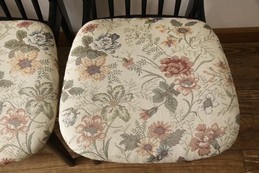 チェアの座面を張り替えてリメイク!高品質リペアを施し、座面をお好みの生地に張り替え。木部は現状の色味に仕上げ。