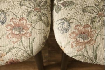 チェアの座面を張り替えてリメイク!高品質リペアを施し、座面をお好みの生地に張り替え。木部は現状の色味に仕上げ。