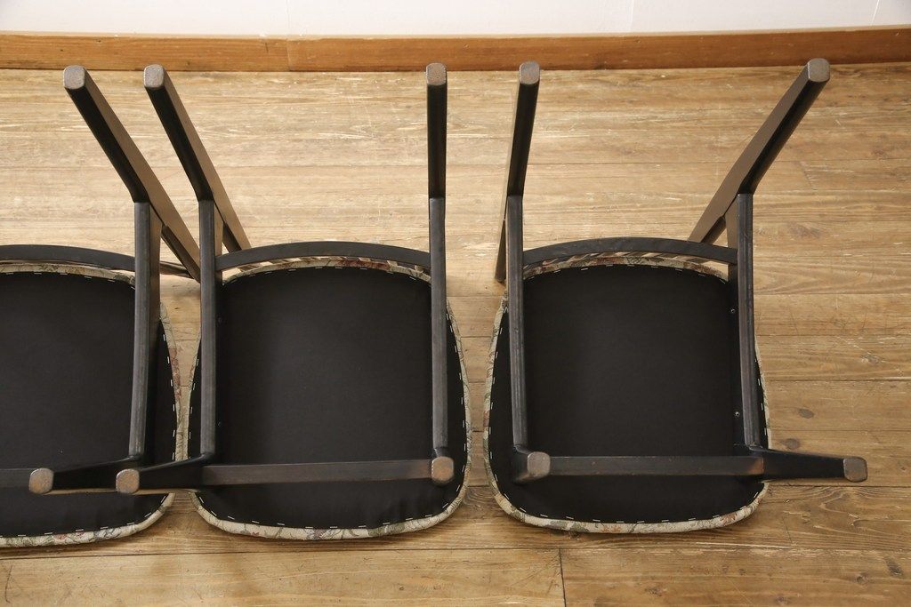 チェアの座面を張り替えてリメイク!高品質リペアを施し、座面をお好みの生地に張り替え。木部は現状の色味に仕上げ。