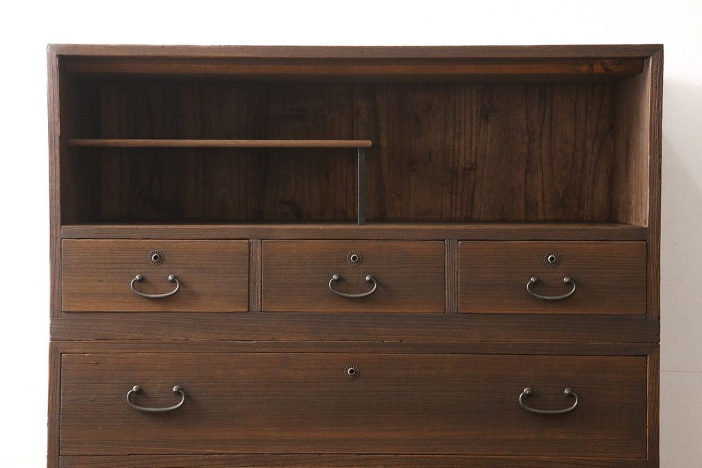 桐箪笥を綺麗に再生!高品質リペアを施し、紛失していた取っ手を取り付け。オーク系で着色仕上げ。