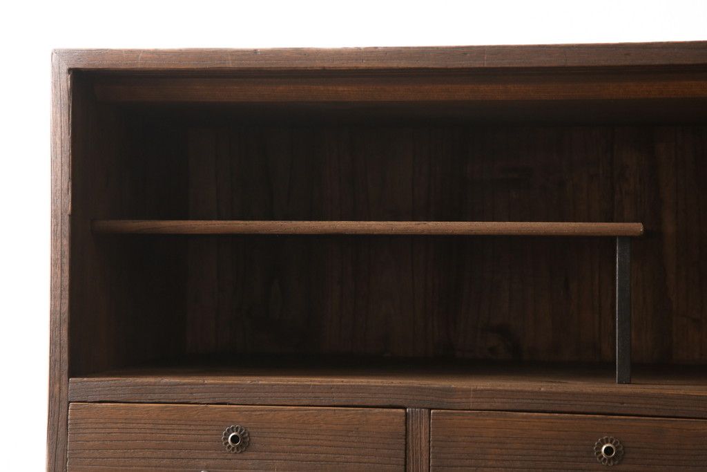 桐箪笥を綺麗に再生!高品質リペアを施し、紛失していた取っ手を取り付け。オーク系で着色仕上げ。