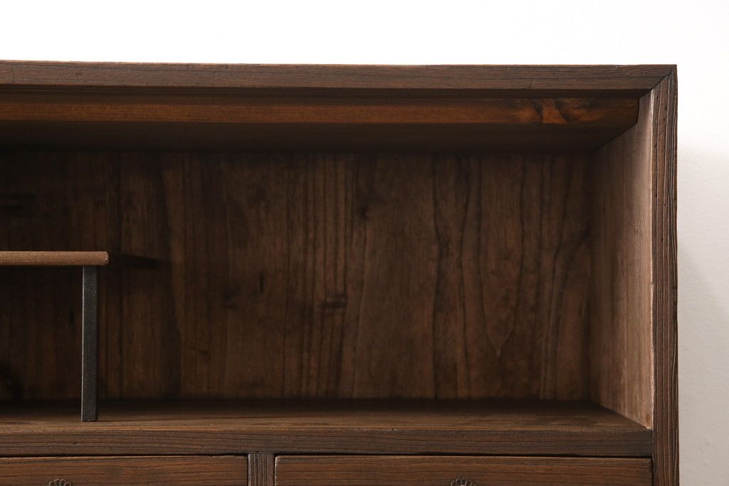 桐箪笥を綺麗に再生!高品質リペアを施し、紛失していた取っ手を取り付け。オーク系で着色仕上げ。