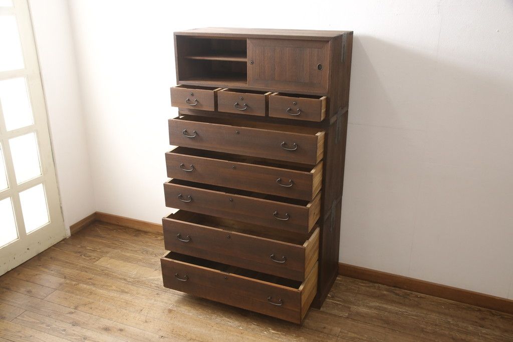 桐箪笥を綺麗に再生!高品質リペアを施し、紛失していた取っ手を取り付け。オーク系で着色仕上げ。